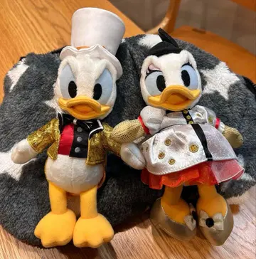 디즈니 포레스트극장 데이지 도날드 인형 배지 페어