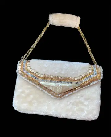 비즈 장식 화이트 퍼 백