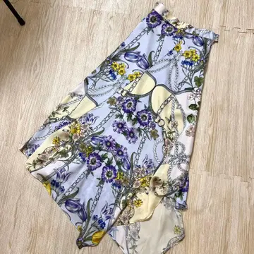 그레이스 콘티넨탈 꽃무늬 플레어 스커트