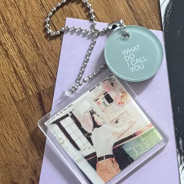 태연 전시회 앨범 키링 왓두아콜유 완두콩