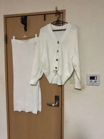 ZARA 가디건과 스커트 셋업