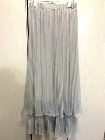 JEANASiS 그레이 실버 라메 플리츠 스커트 플레어 헴 F 사이즈