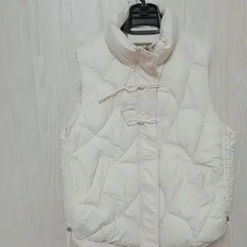 화이트 다운 베스트 퀼팅 디자인