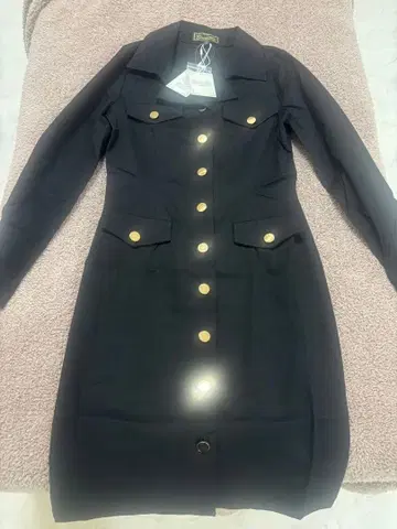 에밀리아 위즈 블랙 원피스