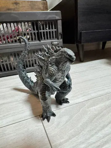 고질라 피규어 다크 그레이 세로 15cm 가로 20cm