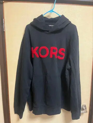 마이클코어스 블랙 후드 부착 후드티