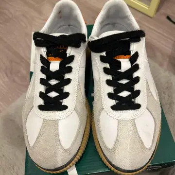 오니츠카타이거 DELECITY 22.5cm