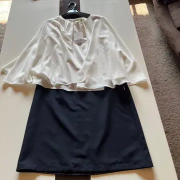 자유구 드레이프 슬리브 화이트 네이비 원피스