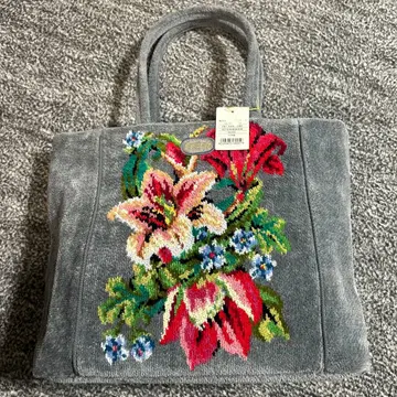 FILA 꽃무늬 자수 핸드백 그레이