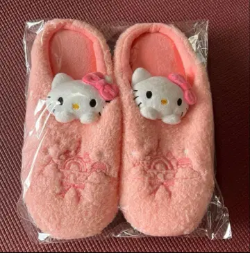 산리오 헬로키티 포근포근 룸슈즈 슬리퍼