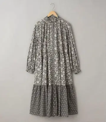 MARKET (마켓) 사라사 프린트 프론트 오픈 티어드 원피스