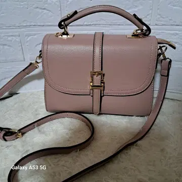 미사용 새상품 핸드백 사선으로도 가능 더스티 핑크