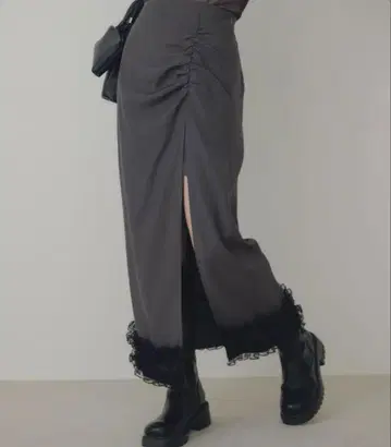 ECREL 프릴 헴 슬릿 치마바지