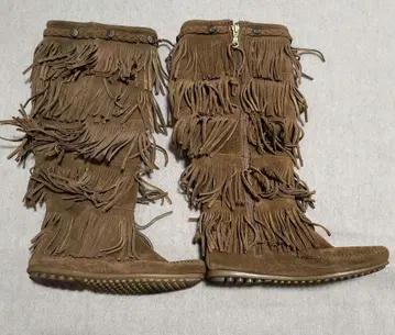 MINNETONKA 5 레이어 프린지 롱 부츠 브라운