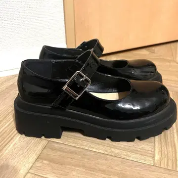 ZARA 블랙 버클 통굽 멜리 제인 사이즈 38