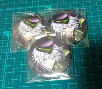 트위스테 실버 캔뱃지 기숙사복