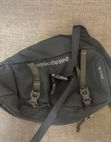 파타고니아 Atom 8L 블랙 숄더백