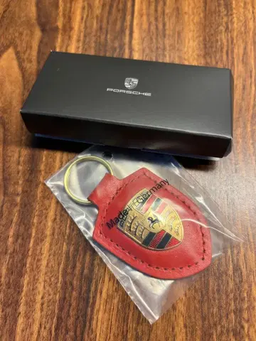 정품 포르쉐 최신 버전 키링 새상품 정품 크레스트 열쇠