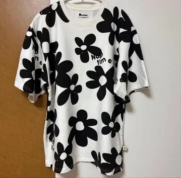 Nissy naptime. 플라워 T셔츠 화이트 M