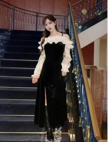 HOLIDAY&HOLIDAY 오프숄더 프릴 벨로아 원피스