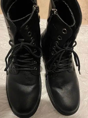 블랙 지퍼 부츠