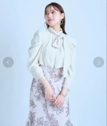 새상품급 마이 스트라다 드레이프 슬리브 블라우스 아이보리 38