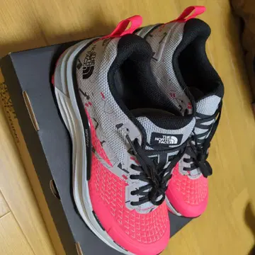 THE NORTH FACE 스니커즈 그레이/핑크