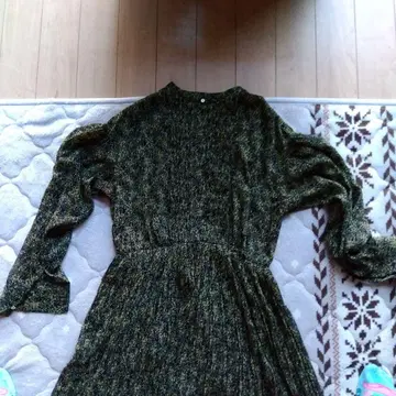 audrey and john wad 블랙과 노랑 도트 무늬의 긴팔 원피스