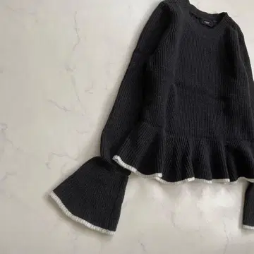 BASEMENT online 플레어 슬리브 긴팔 니트