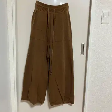 새상품급 카이턱 인터내셔널 니트 플레어 팬츠 베이지 브라운