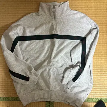 그레이 하프 지퍼 맨투맨