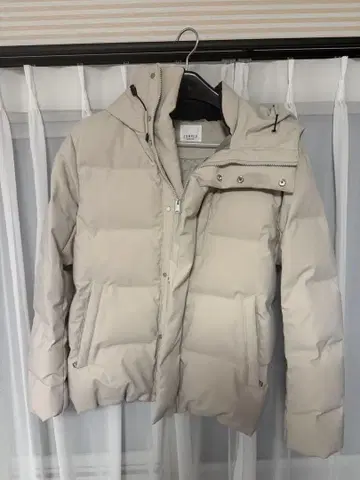 JUNRED 후드 부착 다운 자켓 베이지 가격 인하 협의