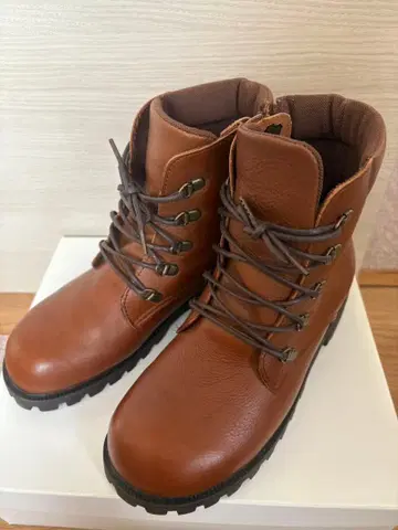 아로마 드 뮈게 도미니크 일본제 레이스업 가죽 부츠 브라운 24cm