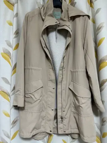 베이지 플리스 안감 후드 부착 자켓