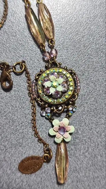 빈티지풍 플라워 목걸이 미하엘 네그린