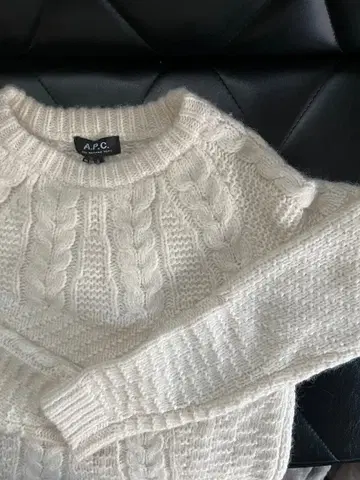 A.P.C. 아이보리 케이블 니트 스웨터 알파카