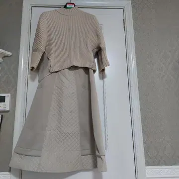 베이지 셋업 니트와 퀼팅