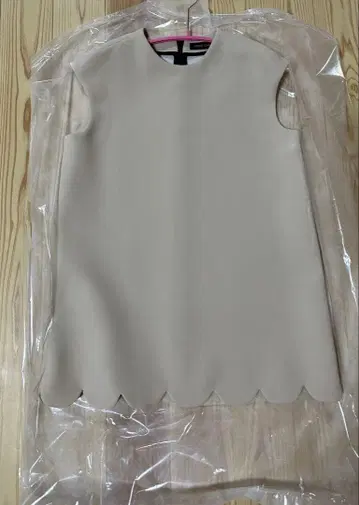 YOKO CHAN 베이지 슬리브리스 상의 36