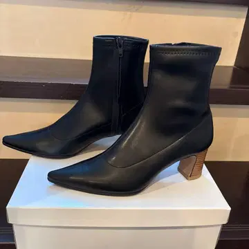 GREED INTERNATIONAL 블랙 부츠