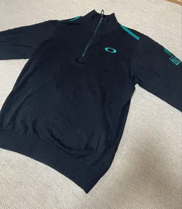 Oakley 블랙 하프 지퍼 스웨터 M