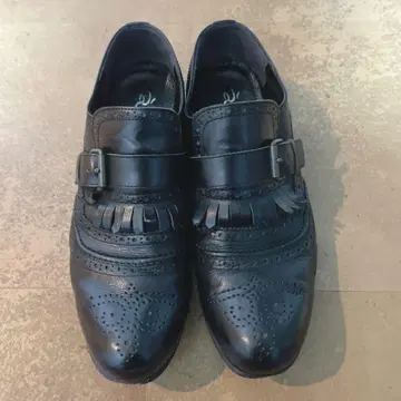 ARGIS 블랙 프린지 로퍼