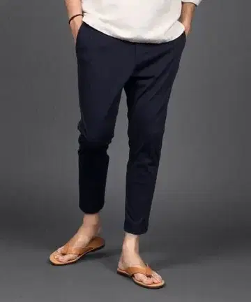 L 컨디션 최상 WONDER SHAPE 크롭 이지 팬츠 네이비