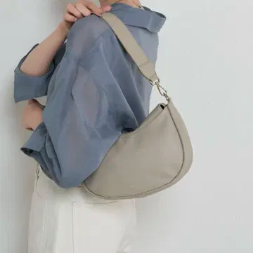 컨디션 최상 russet 원 숄더백 하프문 주름 가죽 그레이지