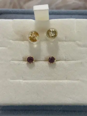 10K 골드 자수정 스터드 귀걸이