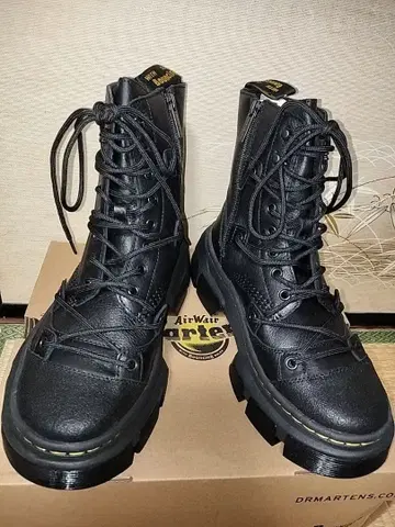 닥터마틴 DMXL LACE 8홀 부츠 UK7