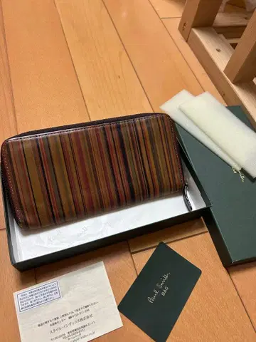 폴스미스 빈티지 멀티 스트라이프 라운드 지퍼 가죽 장지갑