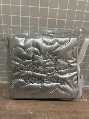헬로키티 실버 자수 파우치
