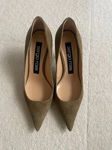 세르지오로시 스웨이드 펌프스