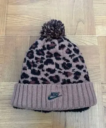 새상품급 [ NIKE ] 레오파드 무늬 니트 모자 브라운