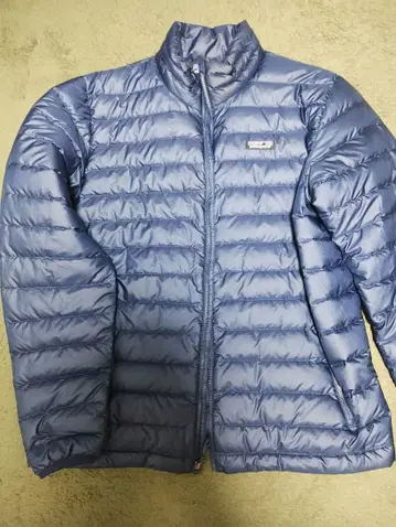 파타고니아 다운 스웨터 L 사이즈